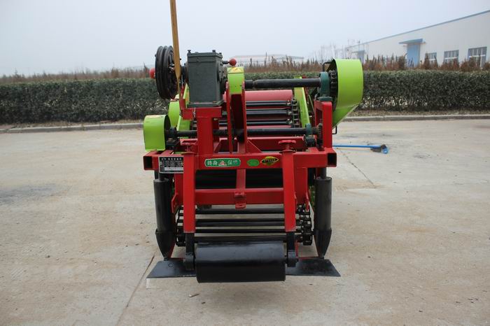 4KW-105型(花生收)塊莖挖掘機 4KW-105型(花生收)塊莖挖掘機